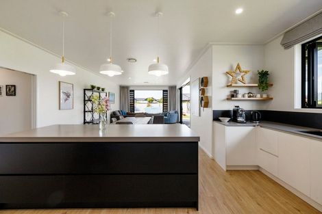 Photo of property in 2 Moemoea Place, Cambridge, 3434