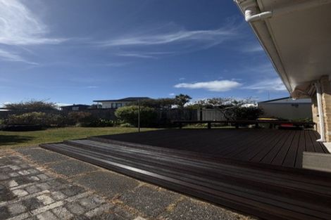 Photo of property in 3 Victor Grove, Waikanae Beach, Waikanae, 5036