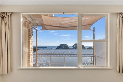 Photo of property in 12 South Road, Moturoa, New Plymouth, 4310