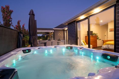 Photo of property in 26 Rose Leigh Drive, Cambridge, 3434