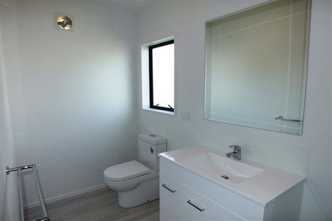 Photo of property in 2/43 Pacific Parade, Army Bay, Whangaparaoa, 0930