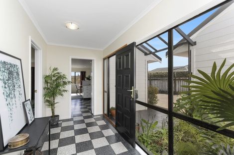 Photo of property in 19 Karina Road, Merrilands, New Plymouth, 4312