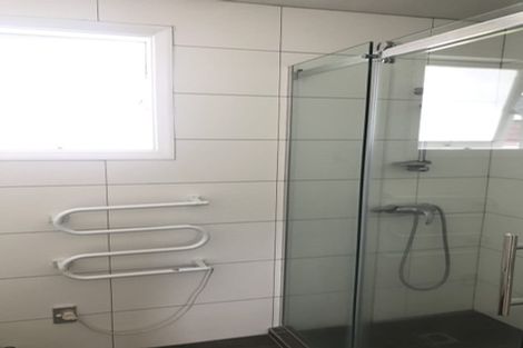 Photo of property in 2/162 Coronation Road, Hillcrest, Auckland, 0627