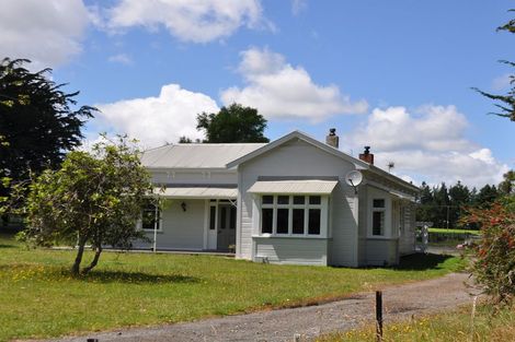 Photo of property in 1764 Kimbolton Road, Cheltenham, Feilding, 4777