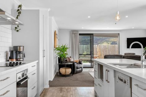 Photo of property in 9 Isthmus Place, Lake Hawea, Wanaka, 9382