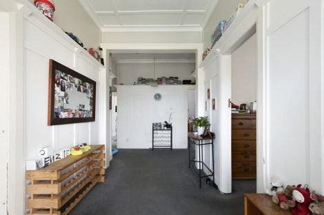 Photo of property in 117 Whites Line East, Waiwhetu, Lower Hutt, 5010