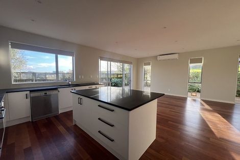 Photo of property in 10 Ballymore Drive, Pinehill, Auckland, 0632