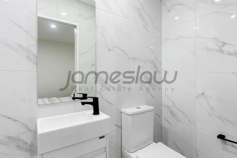 Photo of property in 5/5 Chevis Place, Pakuranga, Auckland, 2010