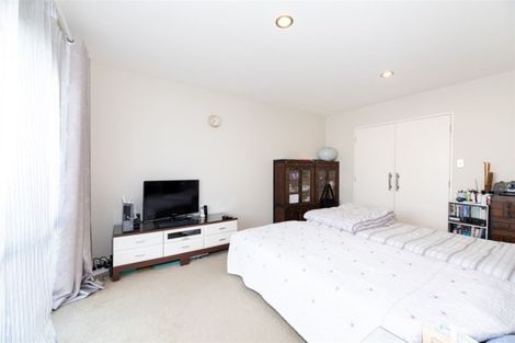 Photo of property in 20a Orton Street, Glenfield, Auckland, 0627
