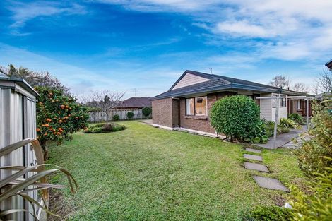 Photo of property in 2/32 Headcorn Place, Botany Downs, Auckland, 2010