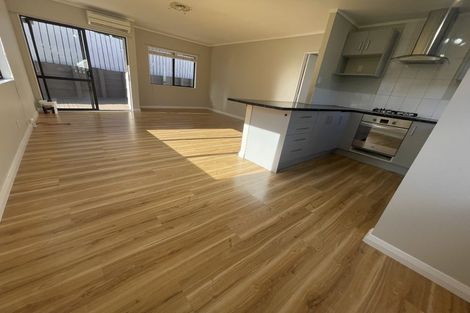 Photo of property in 95 Hobsonville Road, West Harbour, Auckland, 0618