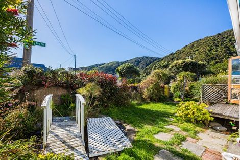 Photo of property in 1 Pukatea Street, Eastbourne, Lower Hutt, 5013