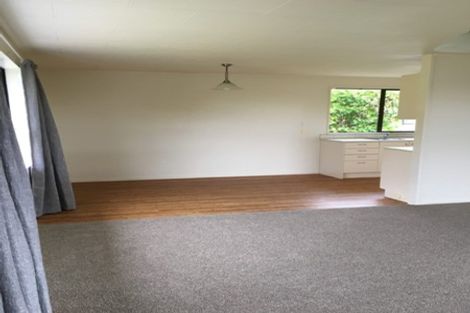 Photo of property in 60 Lavelle Road, Henderson, Auckland, 0612