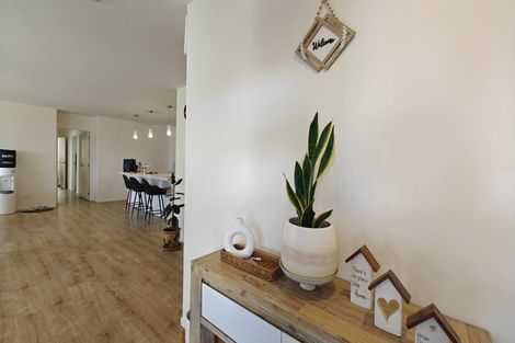 Photo of property in 7 Kingfisher Road, Silverdale, 0932
