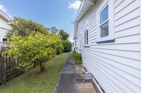 Photo of property in 25 Glen Almond Street, New Plymouth, 4310