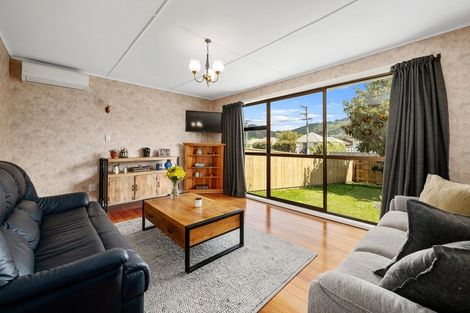 Photo of property in 19 Sheridan Crescent, Trentham, Upper Hutt, 5018