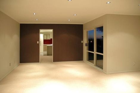 Photo of property in 21 Leburn Crescent, Flat Bush, Auckland, 2016