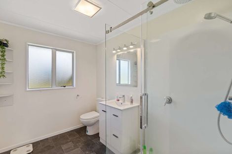 Photo of property in 121 Weraroa Road, Waverley, 4510
