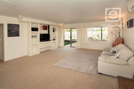 Photo of property in 28 Carlas Way, Ranui, Auckland, 0612