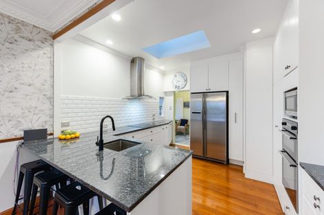 Photo of property in 148a Cliff View Drive, Green Bay, Auckland, 0604