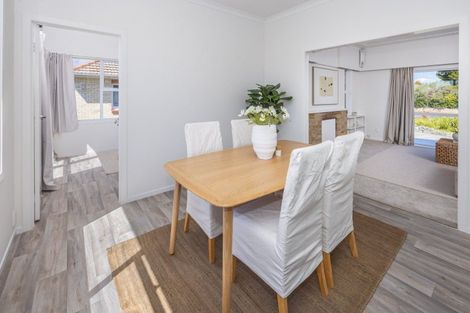 Photo of property in 22 Forest Lake Road, Forest Lake, Hamilton, 3200