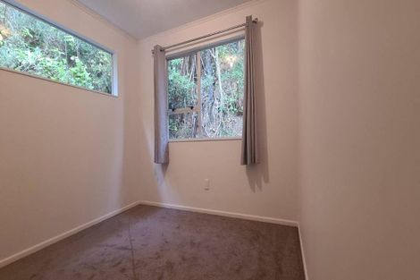 Photo of property in 6 Glanmire Road, Newlands, Wellington, 6037