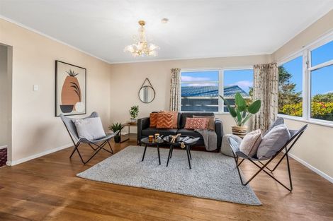 Photo of property in 32 Stewart Drive, Newlands, Wellington, 6037