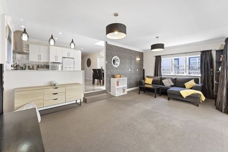 Photo of property in 154 Kings Crescent, Hutt Central, Lower Hutt, 5010