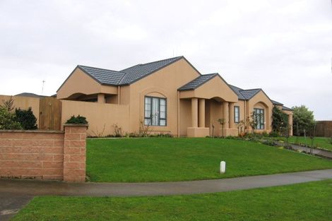 Photo of property in 1 Logan Place, Kelvin Grove, Palmerston North, 4414