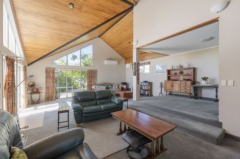 Photo of property in 36 Freyberg Crescent, Waikanae Beach, Waikanae, 5036