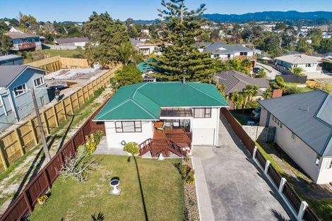 Photo of property in 1/81 Awaroa Road, Sunnyvale, Auckland, 0612