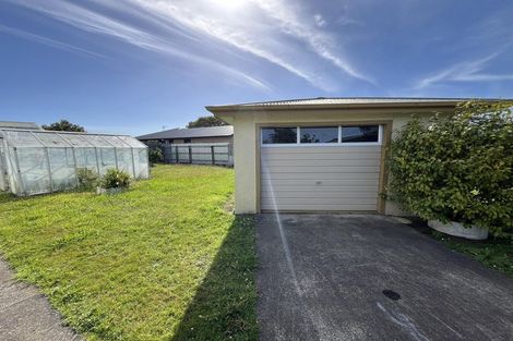 Photo of property in 8 Lowestoft Place, West End, Palmerston North, 4412