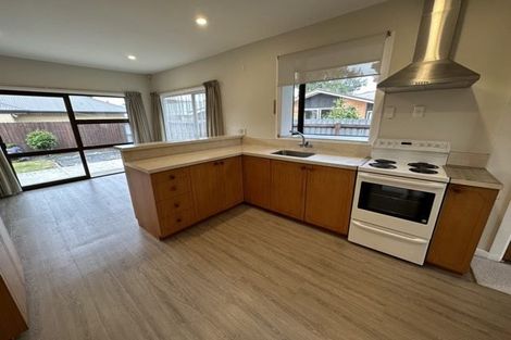 Photo of property in 32 Avonhead Road, Avonhead, Christchurch, 8042