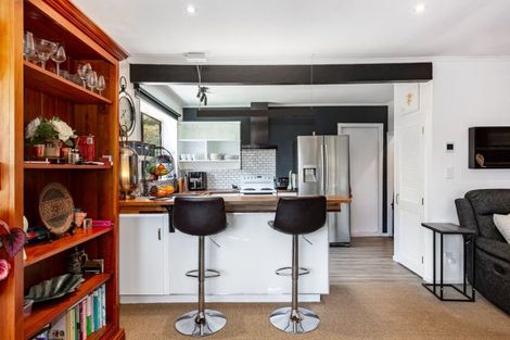 Photo of property in 72 Elizabeth Street, Waikanae, 5036