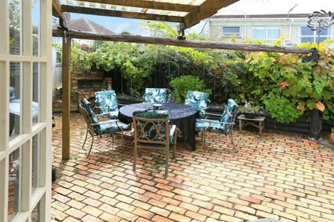 Photo of property in 249a Great North Road, Henderson, Auckland, 0612