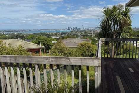 Photo of property in 117 Pupuke Road, Northcote, Auckland, 0627