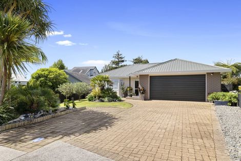 Photo of property in 12 Frank Frethey Place, Highlands Park, New Plymouth, 4312