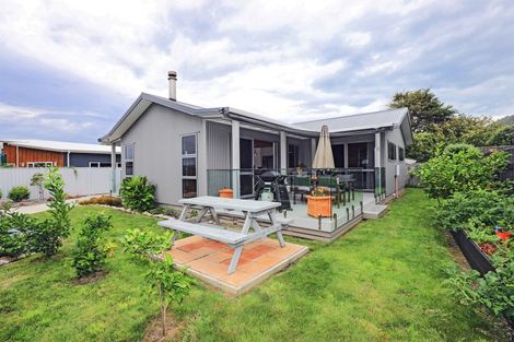 Photo of property in 4 John Ross Place, Kairakau, Havelock North, 4295