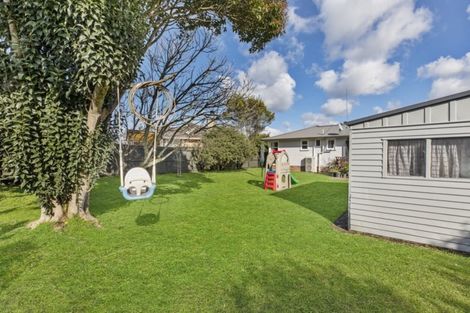 Photo of property in 39 Paragon Avenue, Beach Haven, Auckland, 0626