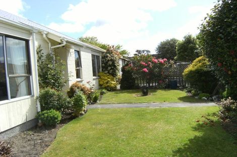 Photo of property in 1/16 Mulberry Place, Redwood, Christchurch, 8051