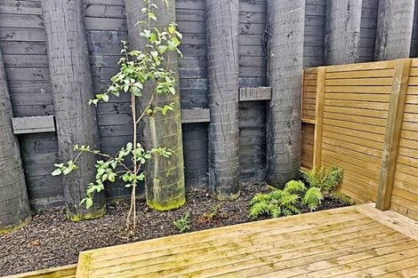 Photo of property in 10 Kuaha Road, Massey, Auckland, 0614