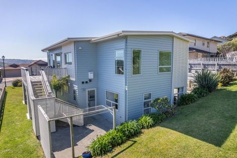 Photo of property in 10 Hollyford Place, Aotea, Porirua, 5024