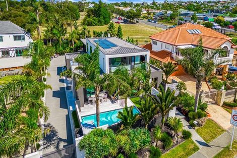 Photo of property in 3 Mansion Court, West Harbour, Auckland, 0618