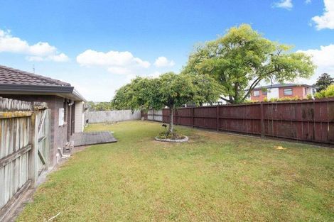 Photo of property in 1/111 Sturges Road, Henderson, Auckland, 0612