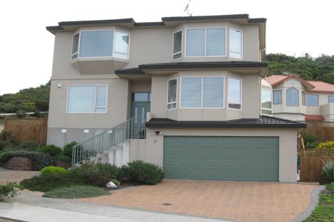 Photo of property in 16 Domett Street, Newlands, Wellington, 6037