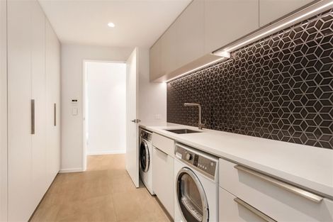 Photo of property in 3 Inverness Lane, Redcliffs, Christchurch, 8081