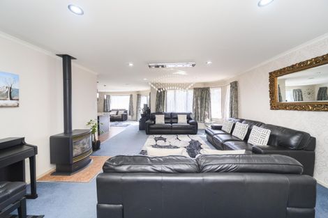 Photo of property in 146 Ruapehu Drive, Fitzherbert, Palmerston North, 4410