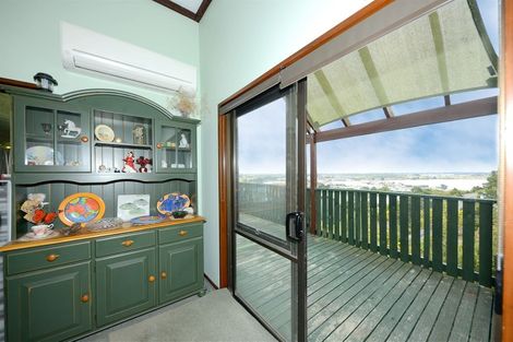 Photo of property in 11 Osmond Lane, Mount Pleasant, Christchurch, 8081