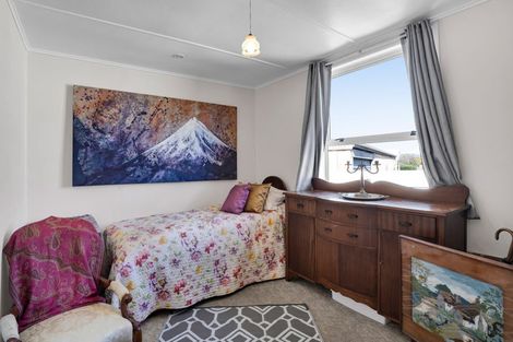 Photo of property in 96 Blake Street, Waitara, 4320
