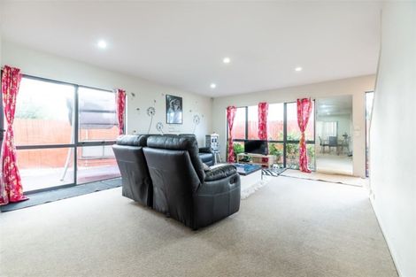 Photo of property in 17 Rakich Place, Henderson, Auckland, 0612